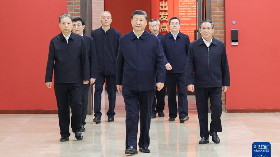 习近平在瞻仰延安革命纪念地时强调 弘扬伟大建党精神和延安精...
